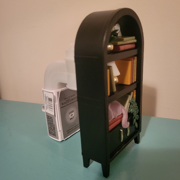 NWT Bath & Body Works Bookcase Book Reading Nook Cat Nightlight Wallflower Plug - Picture 4 of 5